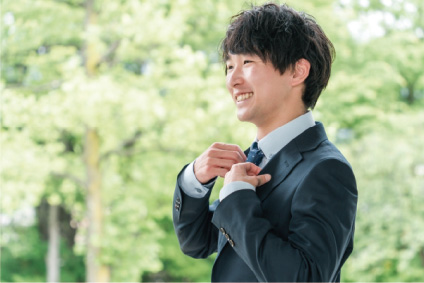 スーツ姿の男性